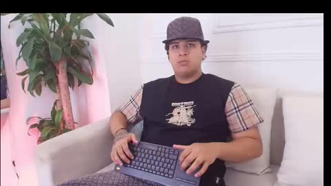 bennett_alejoo online show from November 3, 6:31 pm