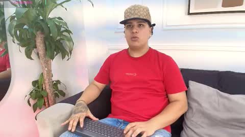 Snapshot of bennett_alejoo chatting on October 5, 6:26 pm bennett_alejoo online show from October 5, 6:26 pm
