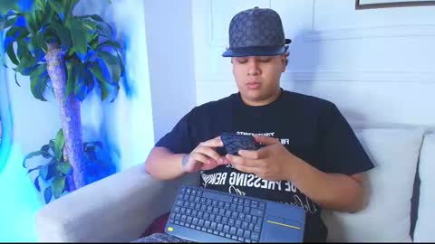 Snapshot of bennett_alejoo chatting on October 9, 7:19 pm bennett_alejoo online show from October 9, 7:19 pm