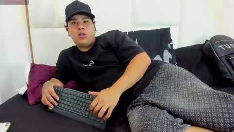Snapshot of bennett_alejoo chatting on September 16, 5:05 pm bennett_alejoo online show from September 16, 5:05 pm
