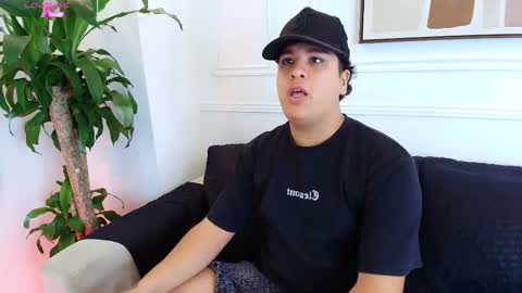 Snapshot of bennett_alejoo chatting on October 1, 6:07 pm bennett_alejoo online show from October 1, 6:07 pm