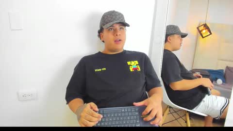 Snapshot of bennett_alejoo chatting on September 10, 7:37 pm bennett_alejoo online show from September 10, 7:37 pm