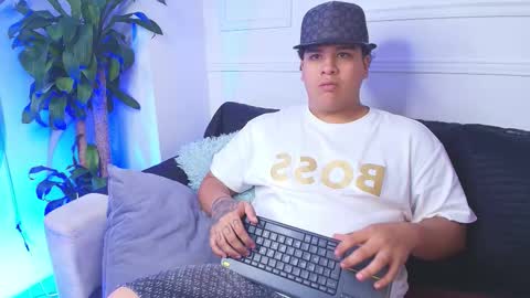 Snapshot of bennett_alejoo chatting on October 14, 8:01 pm bennett_alejoo online show from October 14, 8:01 pm