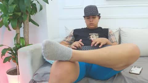Snapshot of bennett_alejoo chatting on October 17, 9:08 pm bennett_alejoo online show from October 17, 9:08 pm