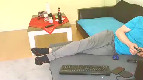 Benutzmich0800 online show from December 25, 1:09 pm