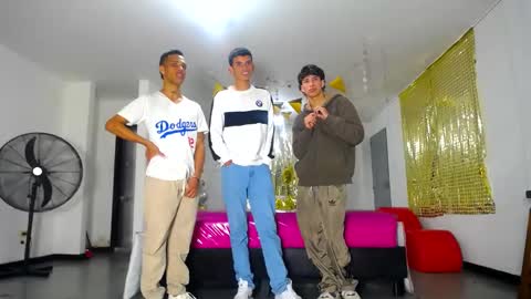 Snapshot of benz_boys chatting on February 25, 12:05 pm benz boys online show from February 25, 12:05 pm