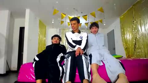 Snapshot of benz_boys chatting on March 1, 12:12 pm benz boys online show from March 1, 12:12 pm