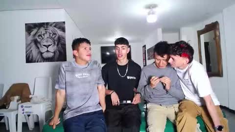 Snapshot of benz_boys chatting on September 17, 11:35 am benz boys online show from September 17, 11:35 am