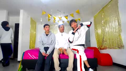 Snapshot of benz_boys chatting on March 6, 12:09 pm benz boys online show from March 6, 12:09 pm