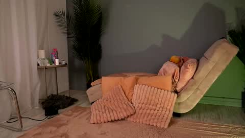 Snapshot of betsygonzale chatting on October 16, 4:12 am Betty online show from October 16, 4:12 am