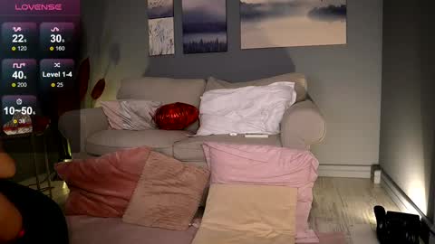 Snapshot of betsygonzale chatting on February 19, 4:23 am Betty online show from February 19, 4:23 am