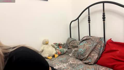 BlondeReka ITS MY 1st DAY HERE online show from December 18, 4:57 pm