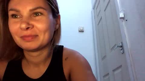 Snapshot of betty199175798 chatting on October 14, 8:45 pm betty199175798 online show from October 14, 8:45 pm