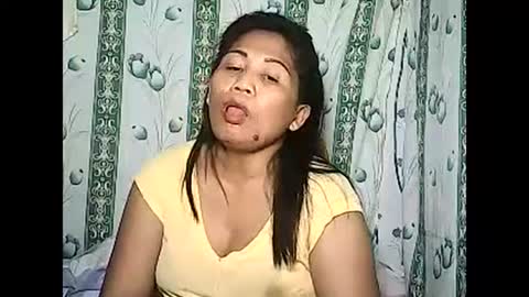 Snapshot of betty_83 chatting on February 14, 12:14 pm betty_83 online show from February 14, 12:14 pm