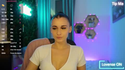 Snapshot of betty_greyy chatting on October 16, 7:02 pm Betty Grey online show from October 16, 7:02 pm