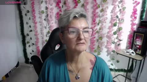 Snapshot of bety_cum3 chatting on February 23, 2:35 pm bibiana online show from February 23, 2:35 pm
