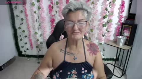 Snapshot of bety_cum3 chatting on February 15, 8:11 pm bibiana online show from February 15, 8:11 pm