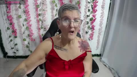 Snapshot of bety_cum3 chatting on February 4, 10:32 am bibiana online show from February 4, 10:32 am