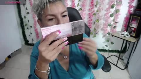 Snapshot of bety_cum3 chatting on February 23, 9:00 am bibiana online show from February 23, 9:00 am