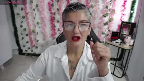 Snapshot of bety_cum3 chatting on March 3, 12:50 pm bibiana online show from March 3, 12:50 pm