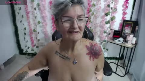 Snapshot of bety_cum3 chatting on March 2, 12:01 pm bibiana online show from March 2, 12:01 pm