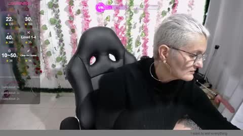 Snapshot of bety_cum3 chatting on January 3, 9:15 pm bibiana online show from January 3, 9:15 pm