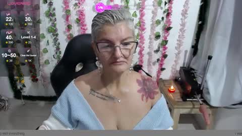 Snapshot of bety_cum3 chatting on January 5, 11:04 am bibiana online show from January 5, 11:04 am