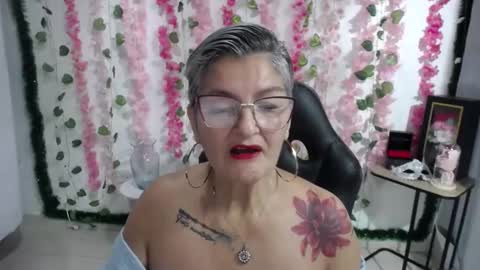 Snapshot of bety_cum3 chatting on March 5, 10:33 am bibiana online show from March 5, 10:33 am
