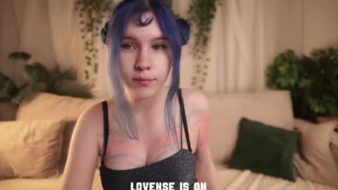 Eliz online show from December 17, 1:23 am