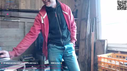 My name is David and if you like public exhibitions you wont be disappointed with me LoL - My favorite vibes is 44  online show from February 12, 10:35 am