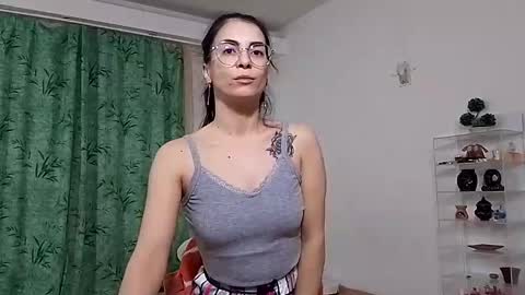 Snapshot of bibitina chatting on December 1, 4:43 pm innasugarwild online show from December 1, 4:43 pm