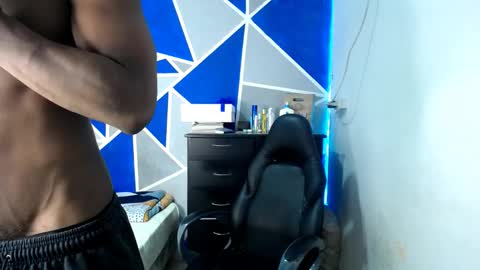 Snapshot of big_black11 chatting on October 2, 4:22 am big_black11 online show from October 2, 4:22 am