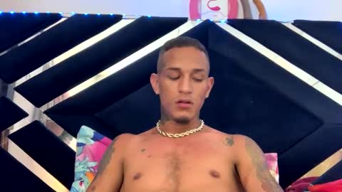 Stiven Leon online show from January 1, 11:27 am