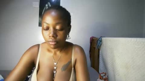 bigass001_ online show from November 27, 6:37 pm