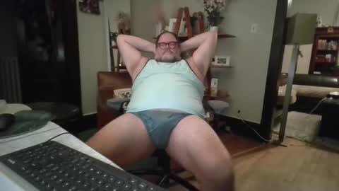 Snapshot of bigbearlittlebear2 chatting on September 20, 7:33 am Bear Woods online show from September 20, 7:33 am