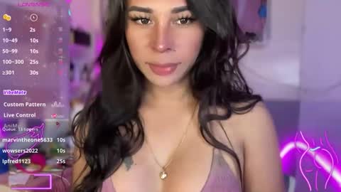 Snapshot of bigcockamanda23 chatting on October 5, 5:49 am queen amanda online show from October 5, 5:49 am