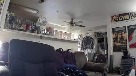 biggerisbetter21 online show from February 3, 4:41 pm