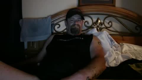 Snapshot of bigload1972 chatting on October 1, 4:00 am bigload1972 online show from October 1, 4:00 am