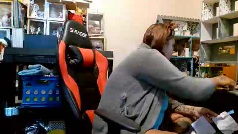 the Mini mami online show from November 3, 7:04 pm