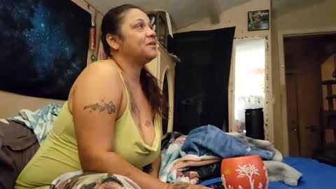 the Mini mami online show from February 28, 6:10 am