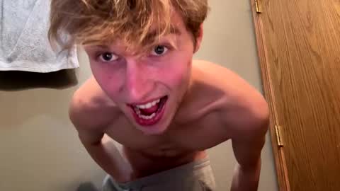 Snapshot of bigskinnyboyshh chatting on December 12, 8:57 am bigskinnyboyshh online show from December 12, 8:57 am