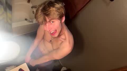 bigskinnyboyshh online show from December 3, 6:25 am