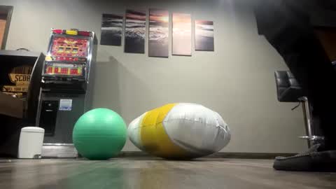 Snapshot of bigskinnyboyshh chatting on September 24, 1:23 am bigskinnyboyshh online show from September 24, 1:23 am