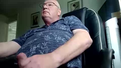 billlllllyb online show from October 16, 1:55 pm