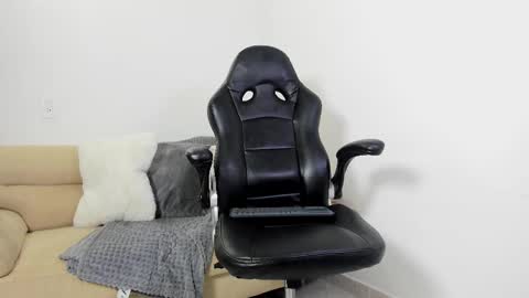 Biscuit oliva online show from December 19, 11:55 pm