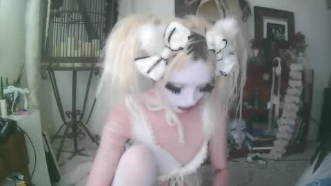 vampire fang  online show from October 17, 10:03 pm