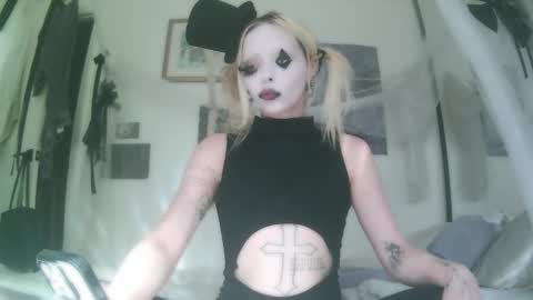 vampire fang  online show from October 30, 9:04 pm