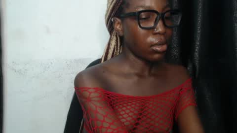 Lila online show from April 7, 2:19 pm