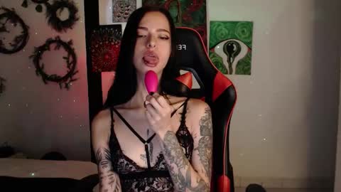 Snapshot of black_paradice chatting on October 7, 1:07 pm call me whatever you want online show from October 7, 1:07 pm
