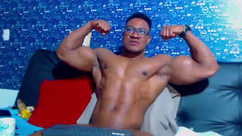 Snapshot of black_seus85 chatting on October 22, 4:30 pm duglas online show from October 22, 4:30 pm